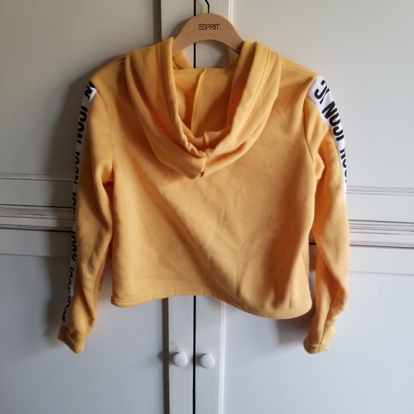 NWT- 5 Style Cropped Sweatshirt - Picture 2 of 4